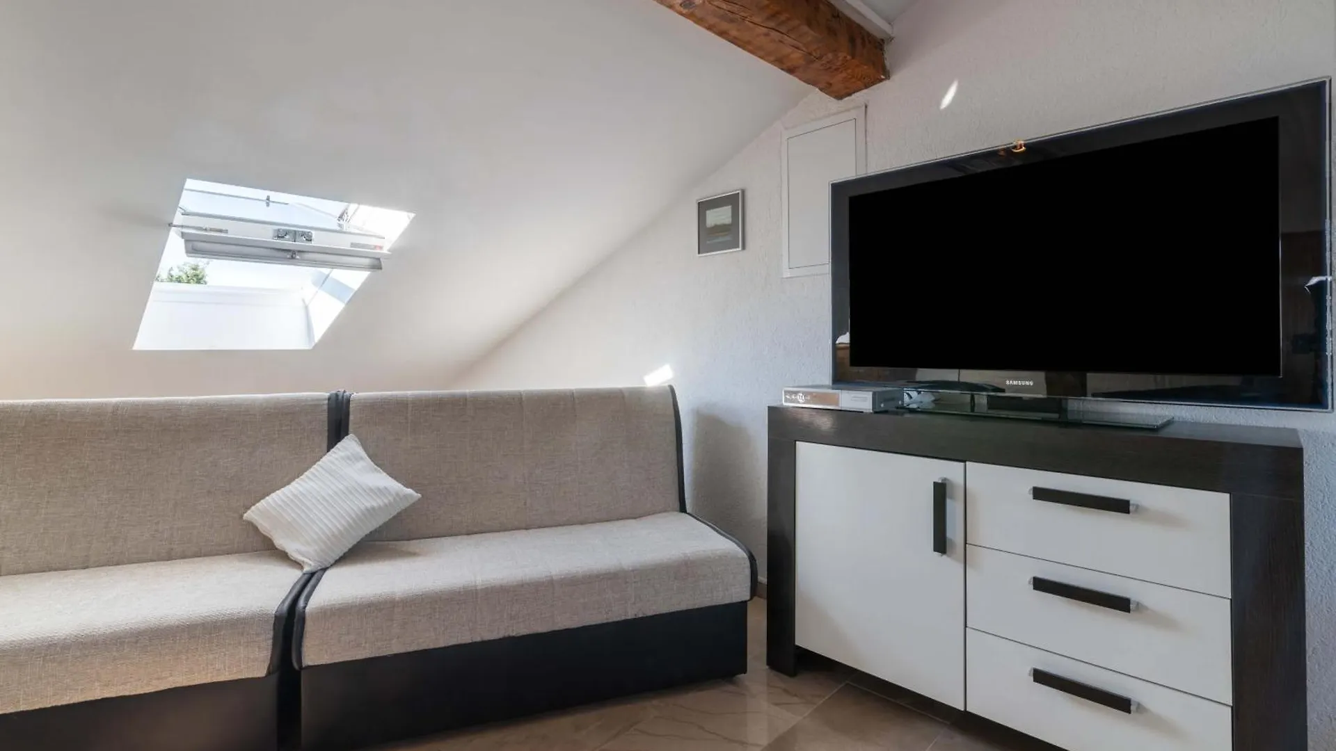 Apartments By The Sea Preko, Ugljan - 20210