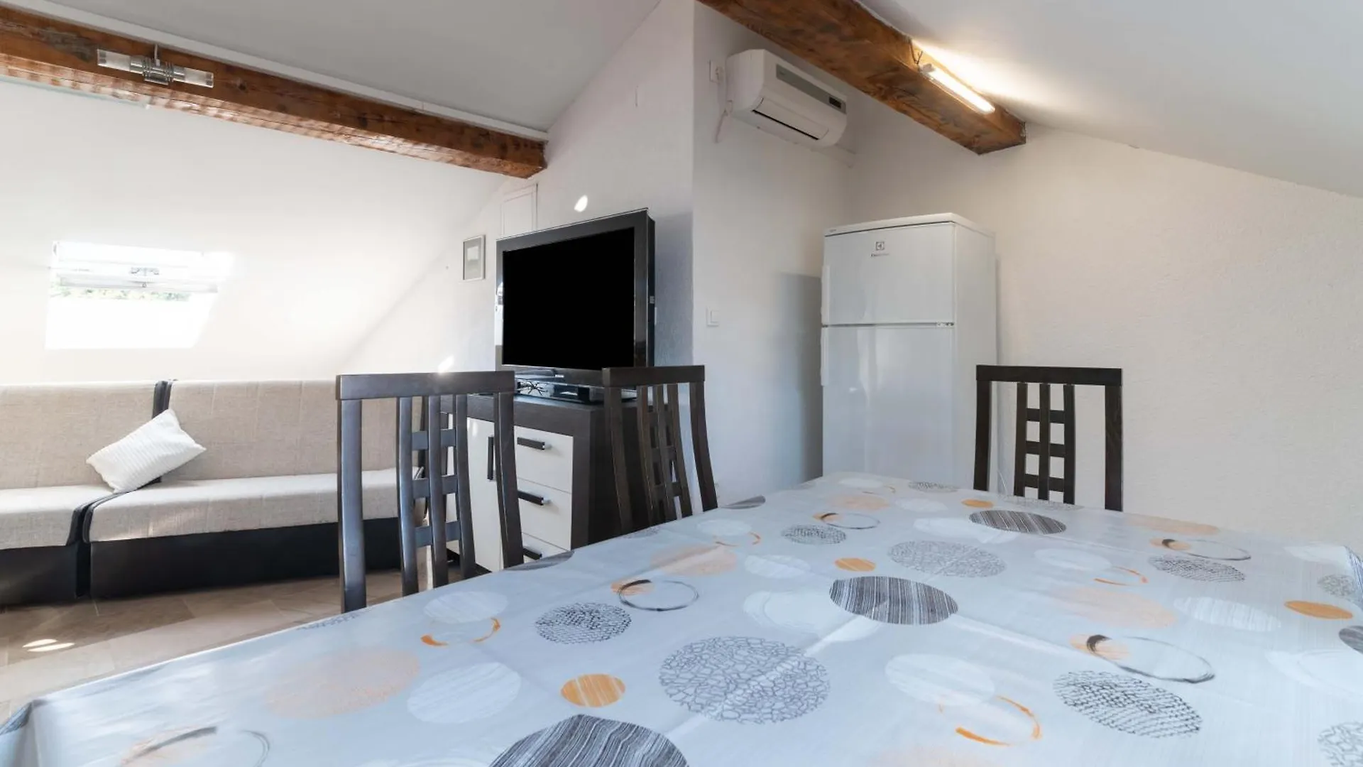 Apartments By The Sea Preko, Ugljan - 20210 0*, Preko